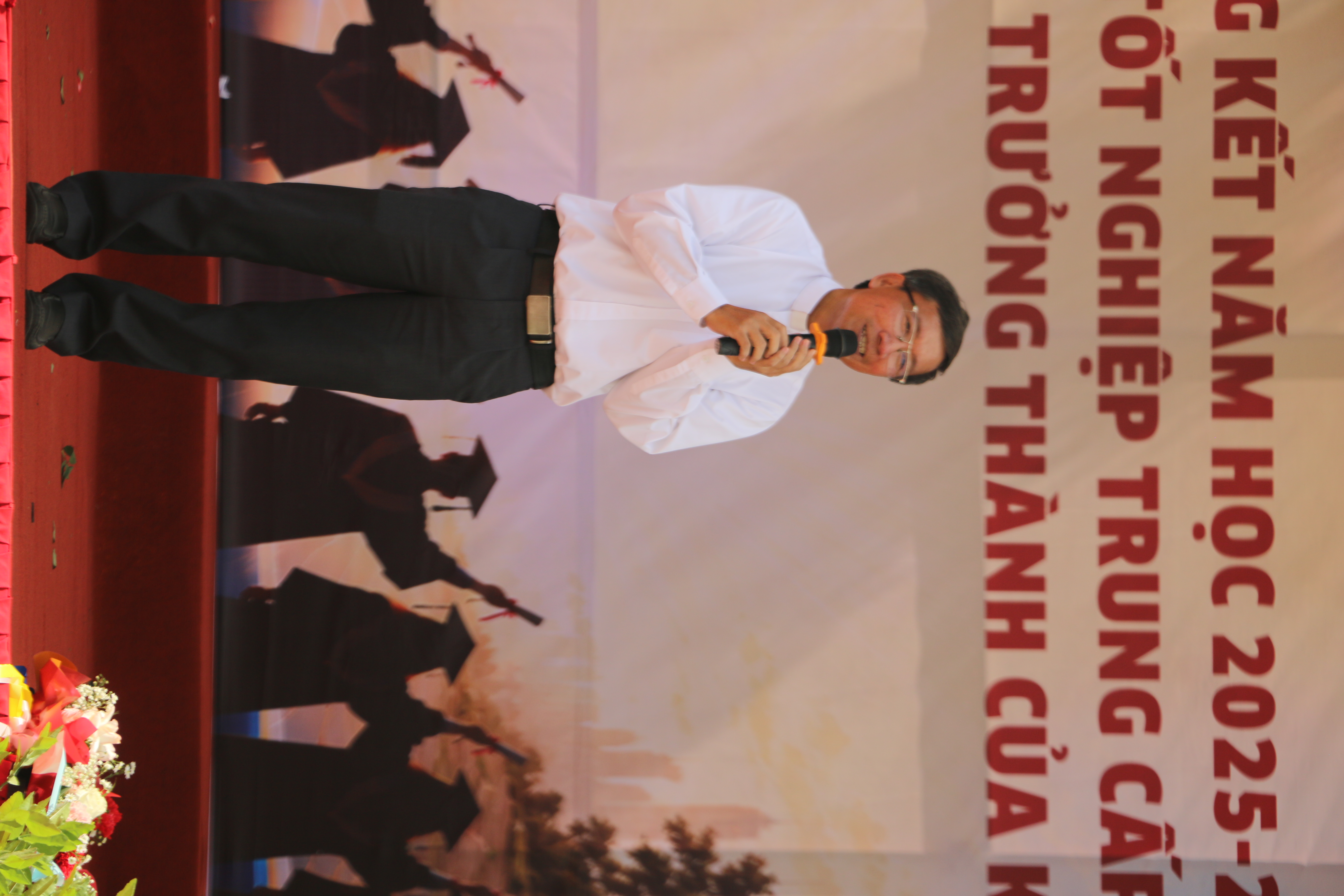 Điều hành chương trình lễ tổng kết